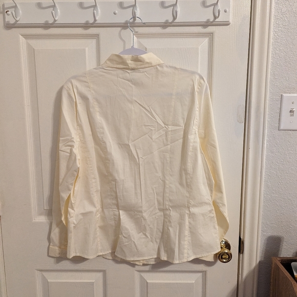 3/$15 ST. John's Bay Women's Long Sleeve Button Up Shirt - Picture 6 of 9